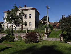 můstek přes potok Bystrá pod bývalou školou v Petrašovicích