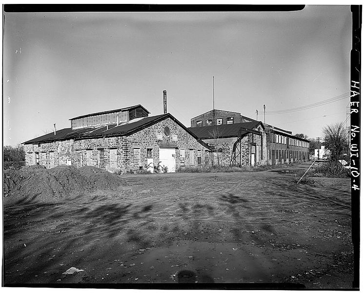 File:Phoenix Manufacturing Company, Eau Claire, Wisconsin.jpg