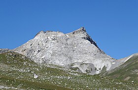 Vue de la pointe de la Vallaisonnay depuis les abords du lac du Grattaleu à l'est.