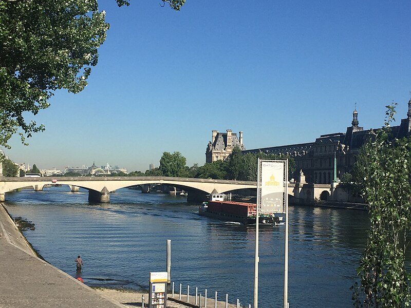 File:Pont du Carrousel (35468450182).jpg