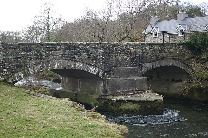 File:Pont y Garth (partly in Llanfihangel Community).jpg