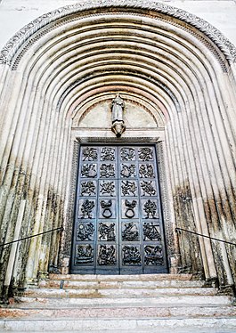 Porta in bronzo Chiesa di San Fermo Maggiore, Verona, Italia