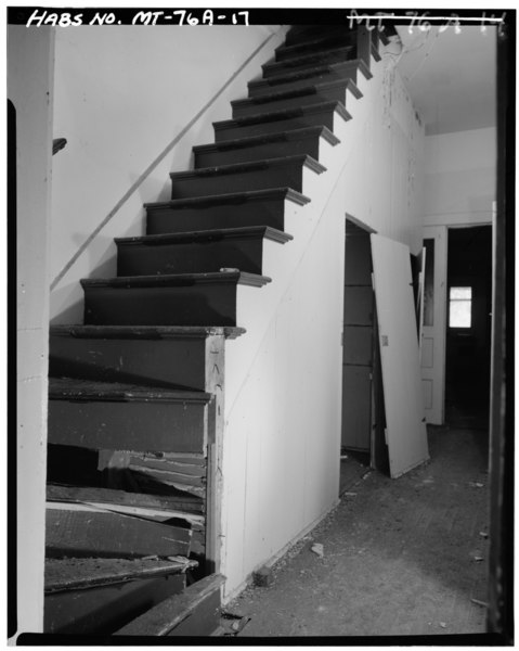 File:REAR STAIRWAY TO RIGHT SIDE APARTMENT - Fort Keogh, Officers Quarters A, 3 miles west of Miles City on U.S. Highway 10, Miles City, Custer County, MT HABS MONT,9-MILCI,3-A-17.tif