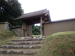 Реконструированные ворота Хачигата.jpg 