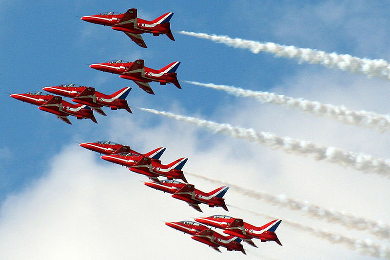 File:Red Arrows (5136437317).jpg