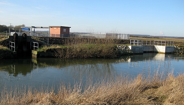 Redbourne Hayes is one of 12 pumping stations run by the Ancholme IDB which discharge into the river.