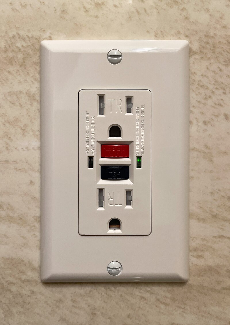 https://upload.wikimedia.org/wikipedia/commons/thumb/e/ea/Residential_GFCI_receptacle.jpg/800px-Residential_GFCI_receptacle.jpg