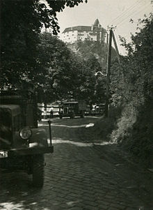 Lastwagen der deutschen Wehrmacht auf der Fahrt durch Rosenburg, um 1940