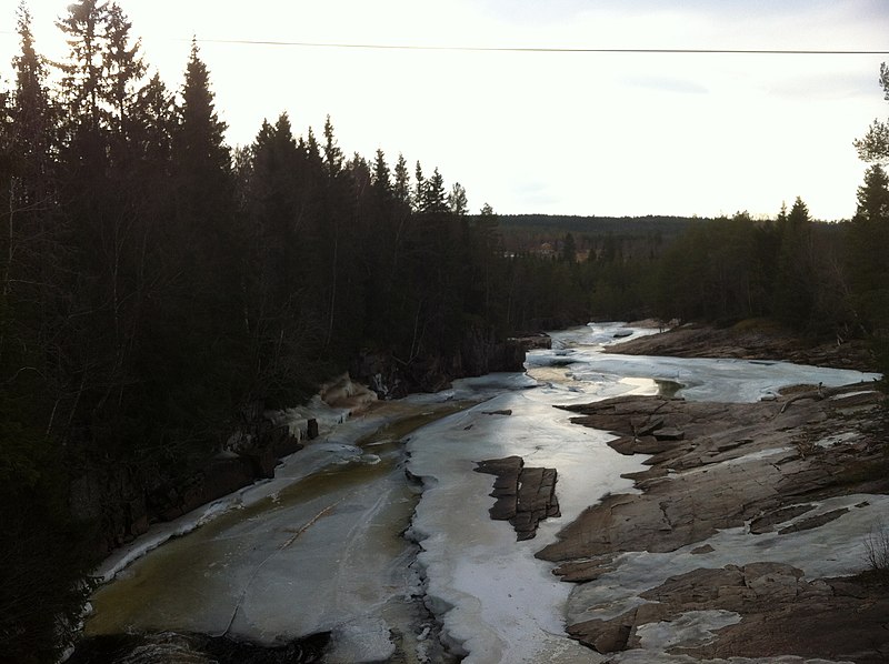 File:Running water Norway Feb 2014 - panoramio.jpg