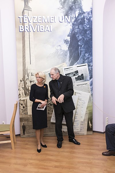 File:Saeimas priekšsēdētāja apmeklē izstādes “Daugavai būt” atklāšanu (37225441941).jpg