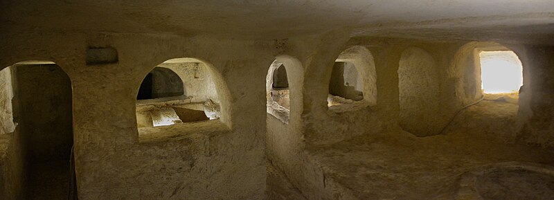 File:Saint Paul catacombs 11.jpg