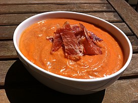 Salmorejo a la cordobesa con virutas de jamón