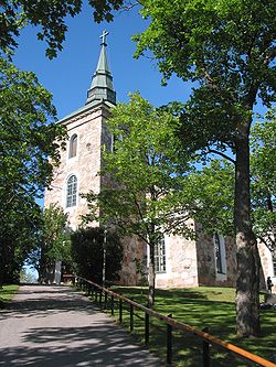 Nykyinen Uskelan kirkko valmistui lähelle aiemman Salon kappelikirkon paikkaa vuonna 1832.