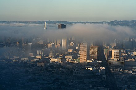Le fameux brouillard san-franciscain au-dessus du centre-ville.