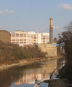 Teilestraße: Verlauf und Namensgebung, Industriedenkmäler, Weitere Bebauung