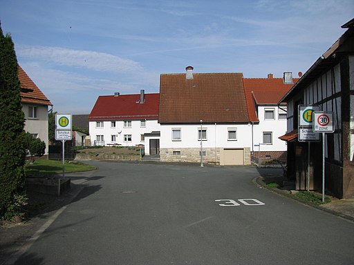 Schulbushaltestelle, 1, Oberlistingen, Breuna, Landkreis Kassel