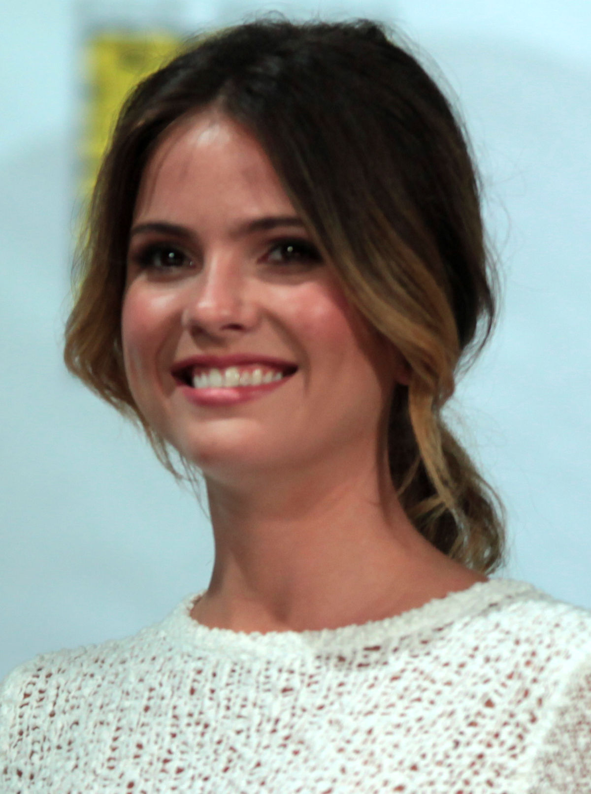 Shelley Hennig – Wikipédia, a enciclopédia livre