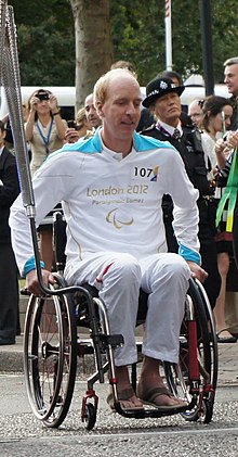 Simon Richardson Londra 2012 Paralimpik Oyunlar torch relay.jpg