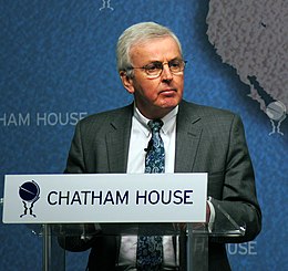 Sir John Holmes la Chatham House 2013.jpg