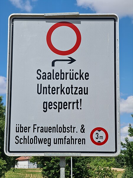 File:Sperre Saalebrücke Unterkotzau 20220712 130512.jpg