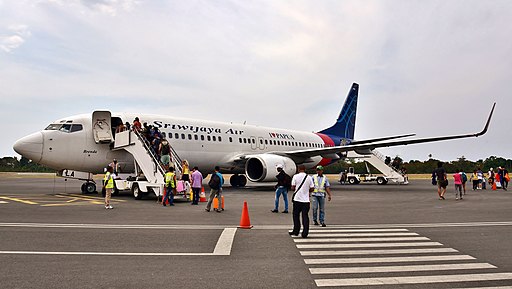 Sriwijaya Air Boeing 737 PK-CLA Dili 2018 (01)