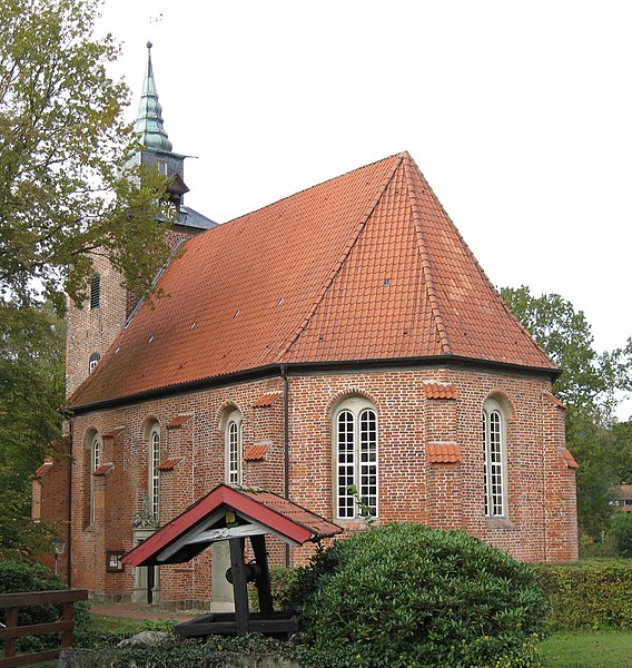 File:Stellichte Gutskapelle (cropped).jpg