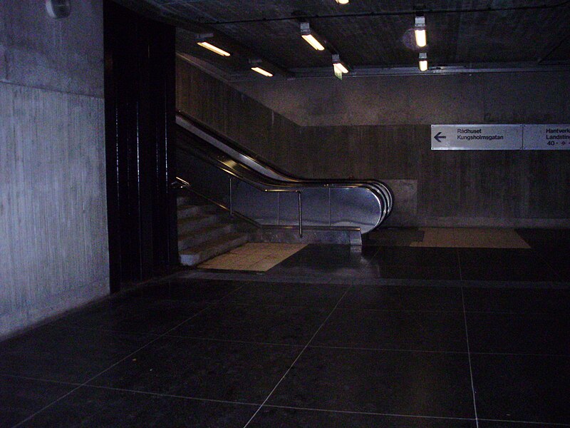 File:Stockholm Metro station at Rådhuset-4.jpg