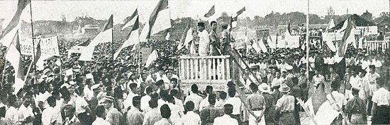 Sukarno speaking at the Rapat Akbar on 19 September 1945. Sukarno speaking on podium, Impressions of the Fight ... in Indonesia, p8.jpg