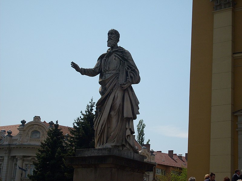 File:Szent Péter szobra az egri bazilika előtt2.jpg