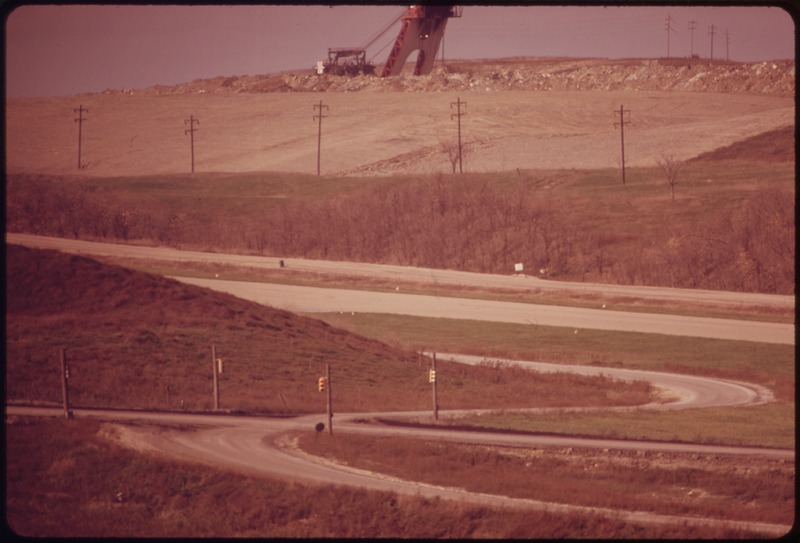 File:THE "SILVER SPADE," ONE OF THE LARGER SHOVELS OWNED BY THE HANNA COAL COMPANY, DOMINATES THE HORIZON AT ROUTE 9, NEAR... - NARA - 554829.tif