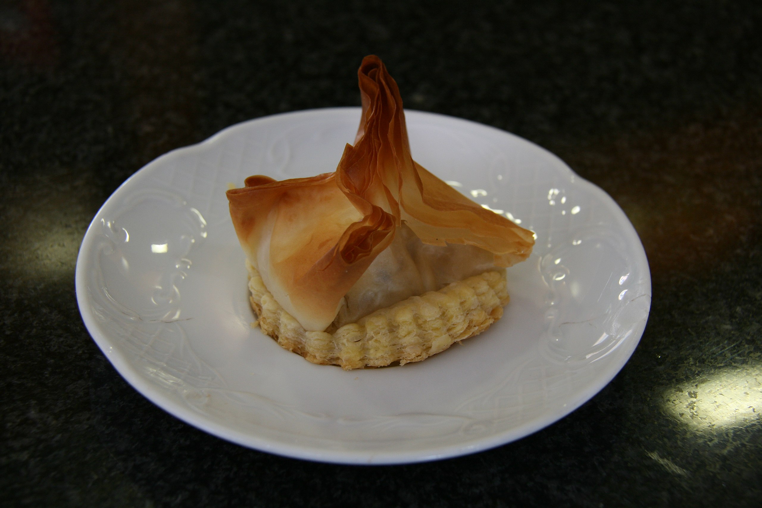 File:Tapa de relleno bacalao en pasta filo.jpg - Wikimedia Commons