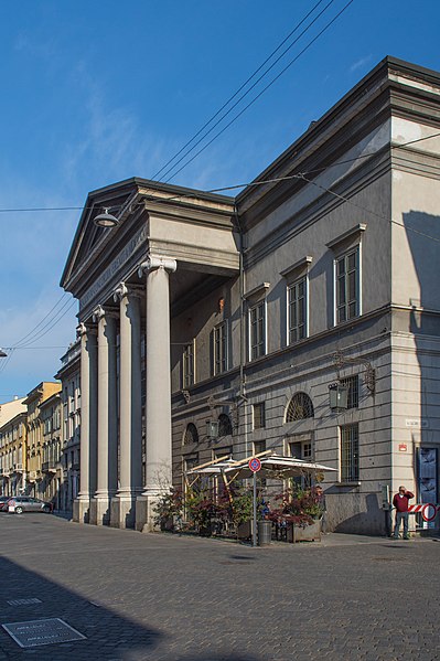 File:Teatro Amilcare Ponchielli Cremona.jpg