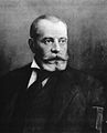 ティヴァダル・プシュカーシュ（英語版）。ハンガリーの電話機の発明家のひとりで、1876年に電話回線を交換する方式を提唱・発明。