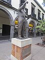 Statue of Manuel Esperón