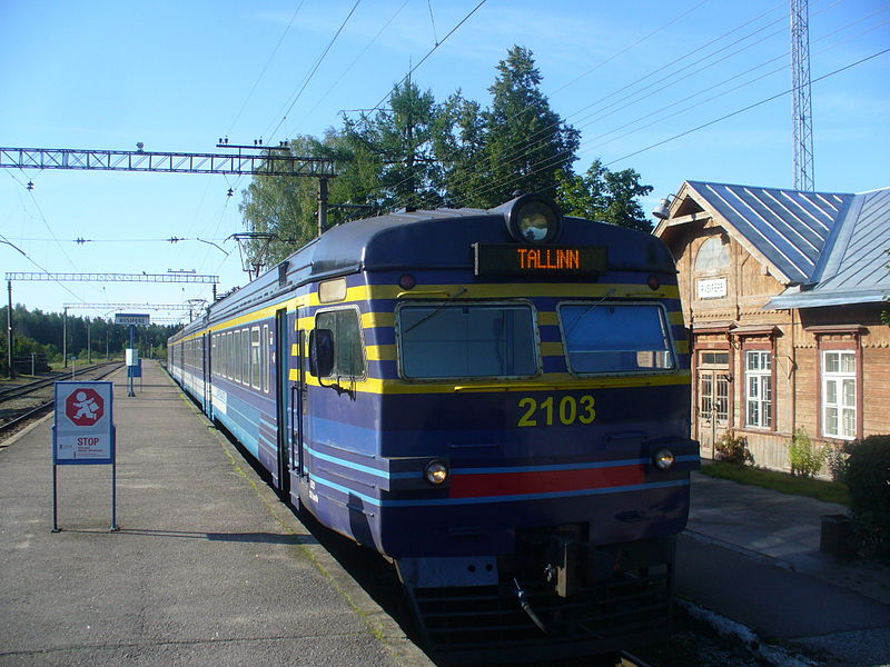 File:Train in Riisipere station 01Sep2008.jpg