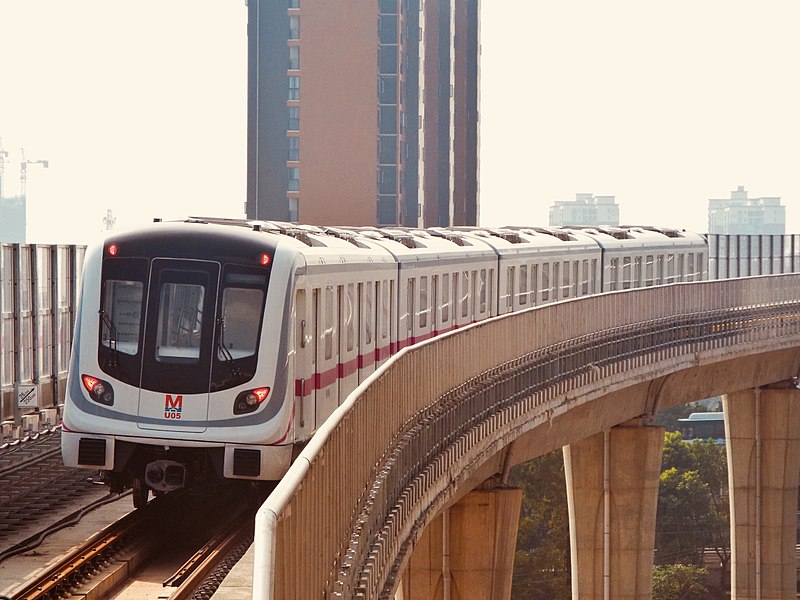 File:Train of Yangluo Line.jpg