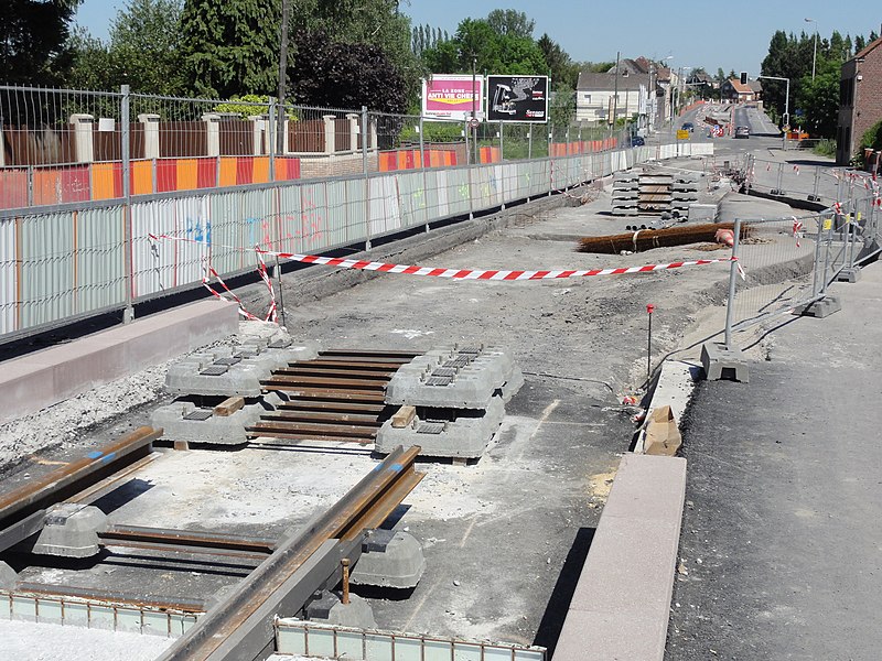 File:Travaux de la branche vers Vieux-Condé de la ligne B du tramway de Valenciennes en mai 2012 (090).JPG