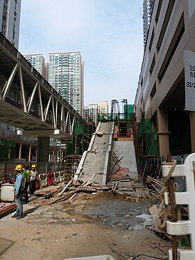 Travessia pedonal ao longo da Avenida de Guimarães na Taipa, Macau