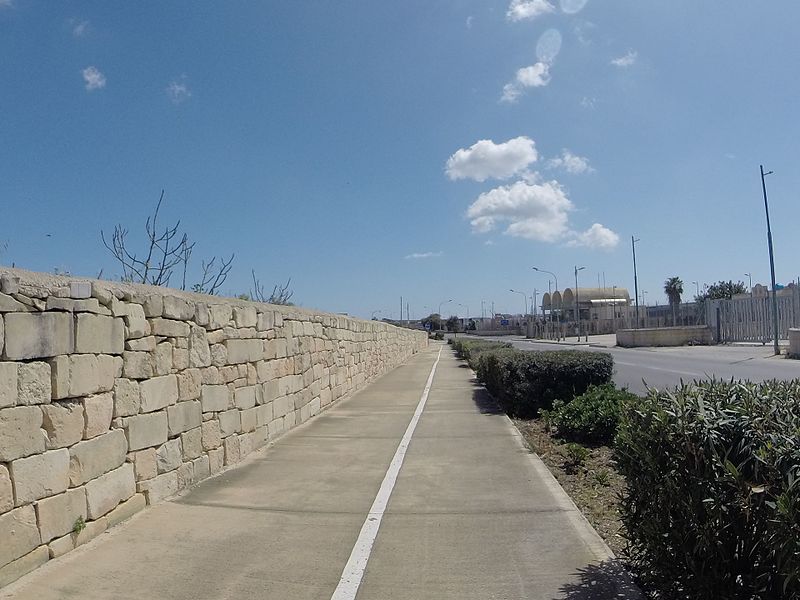 File:Triq San Tumas, Ħal Luqa, Malta - panoramio (42).jpg