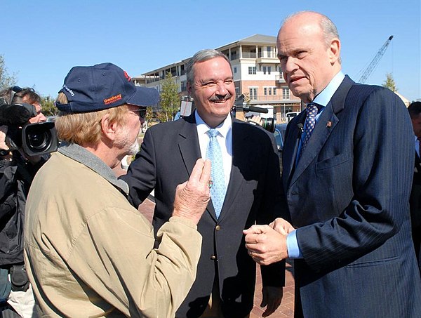 Congressman Jeff Miller introduces former Senator and Republican party presidential candidate Fred Thompson at a Florida rally in 2007