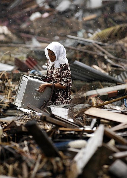 File:US Navy 050114-N-4166B-017 An Indonesian Woman searches through debris in the rain, where her house once stood, in the city of Banda Aceh on the island of Sumatra, Indonesia.jpg