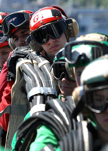 File:US Navy 070508-N-7981E-317 Members of air department work to raise an emergency barricade on the flight deck of Nimitz-class aircraft carrier USS Abraham Lincoln (CVN 72).jpg