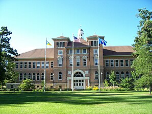 UniversityWisconsinStevensPointOldMainHall.jpg