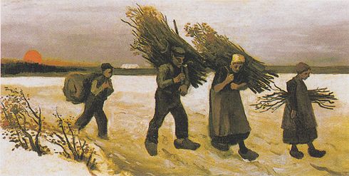 Karda yürüyen dört kişilik bir köylü ailesi, üçünün sırtında topladıkları çalı çırpı var.