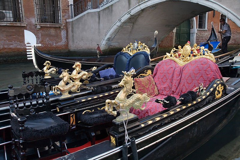 File:Venice - Gondolas - 4195.jpg