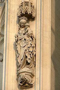 Tour nord, Beau Pilier, statue de la Vierge. À ses pieds, un homme joue du rebec<ref>Bourassé 1857, p. 180