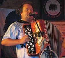 TIK frontman Viktor Broniuk di Docker Pub di Kyiv, Ukraina pada agustus 23, 2008.