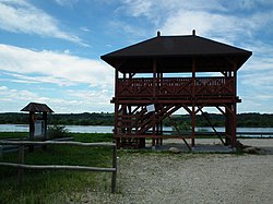 Menara observasi di dekat Sungai Vistula di Borówno