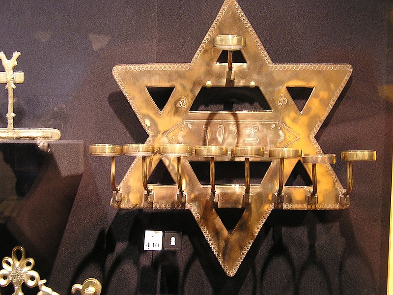 File:WLA jewishmuseum copper Hanukkah lamp 3.jpg
