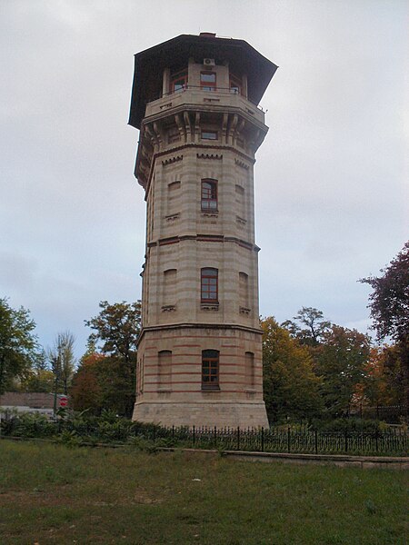 File:Water Tower Chisinau.jpg